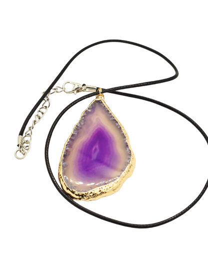 Collar con dije de ágata violeta natural – Energía, estilo y protección